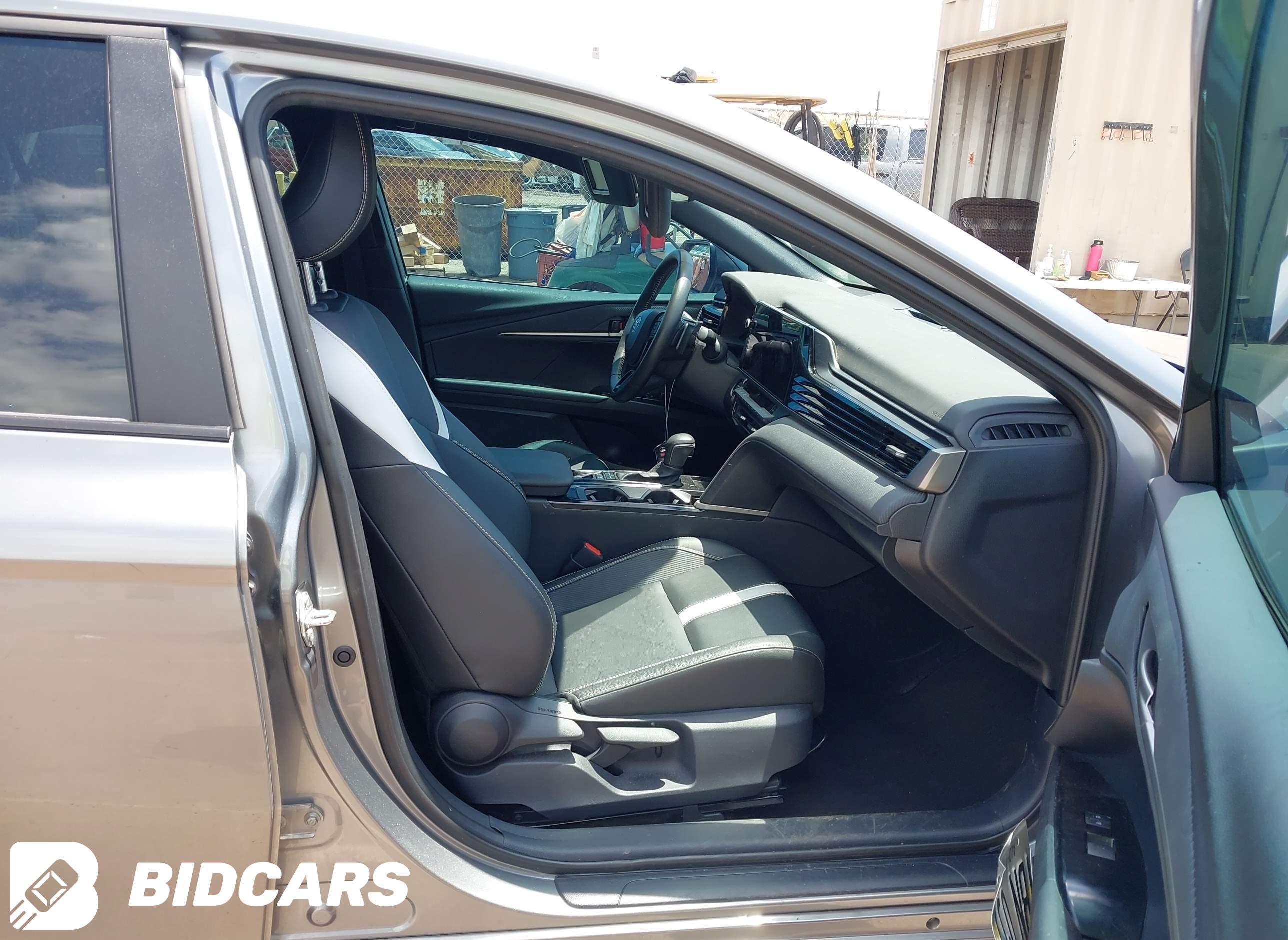2025 Toyota Camry, SE