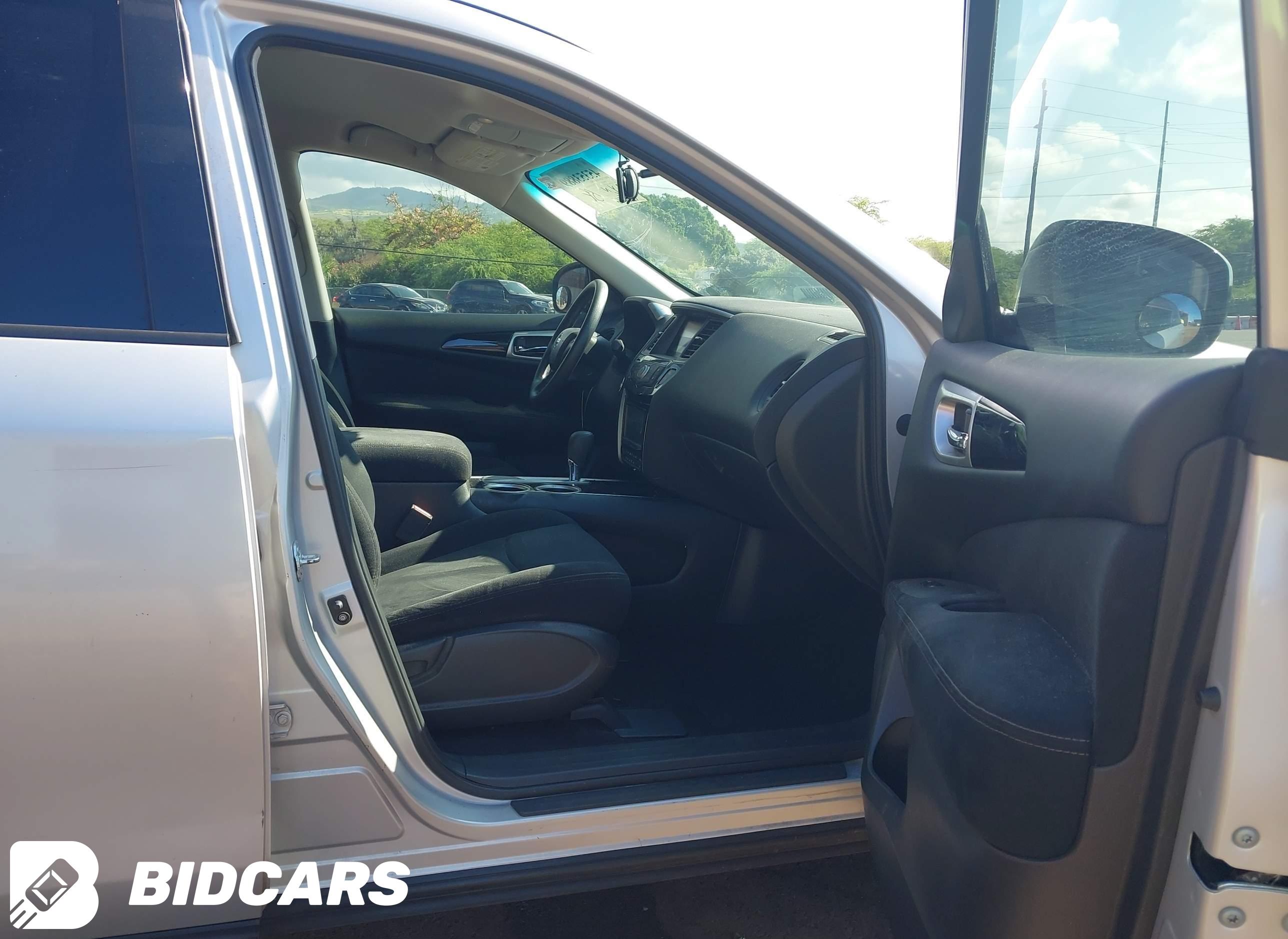 2015 Nissan Pathfinder, S