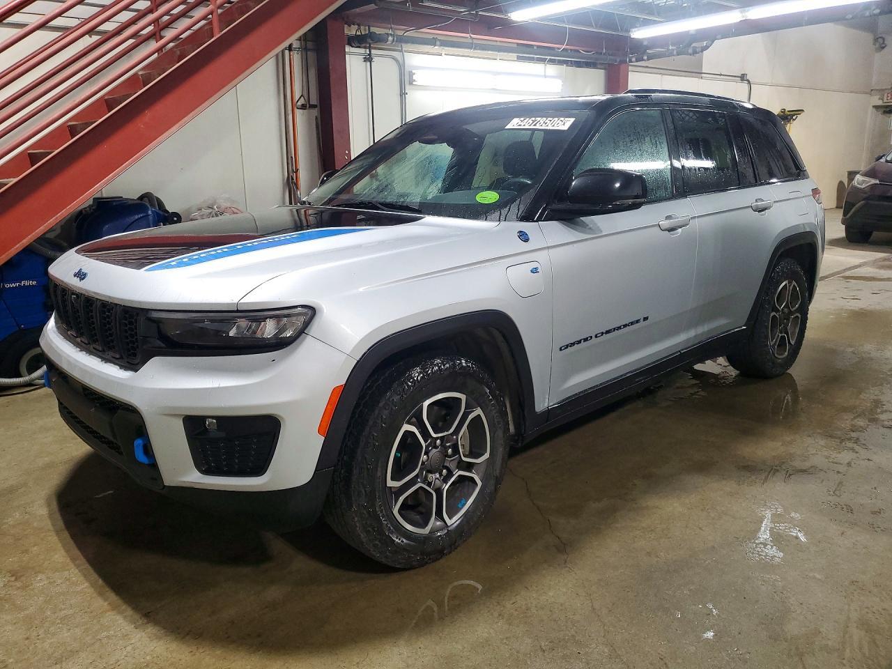 2022 Jeep Grand Cherokee, Tra...