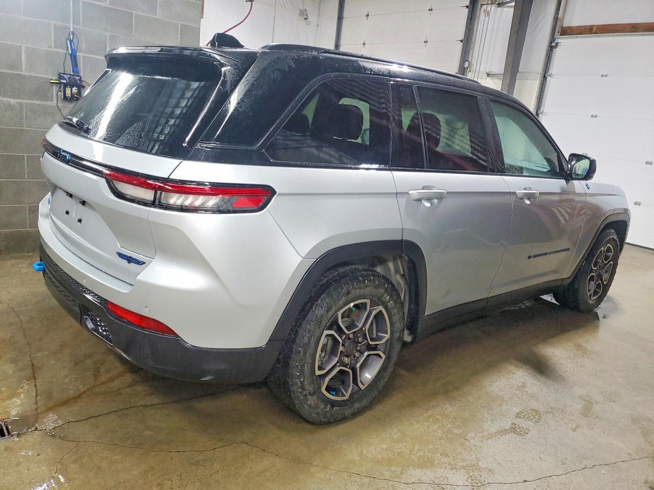 2022 Jeep Grand Cherokee, Tra...