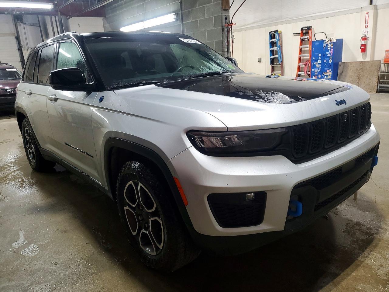 2022 Jeep Grand Cherokee, Tra...