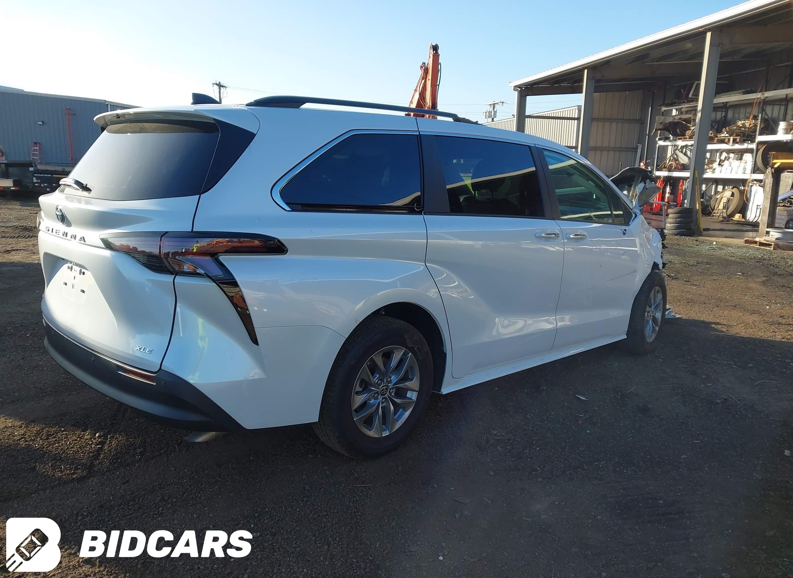 2025 Toyota Sienna, Xle