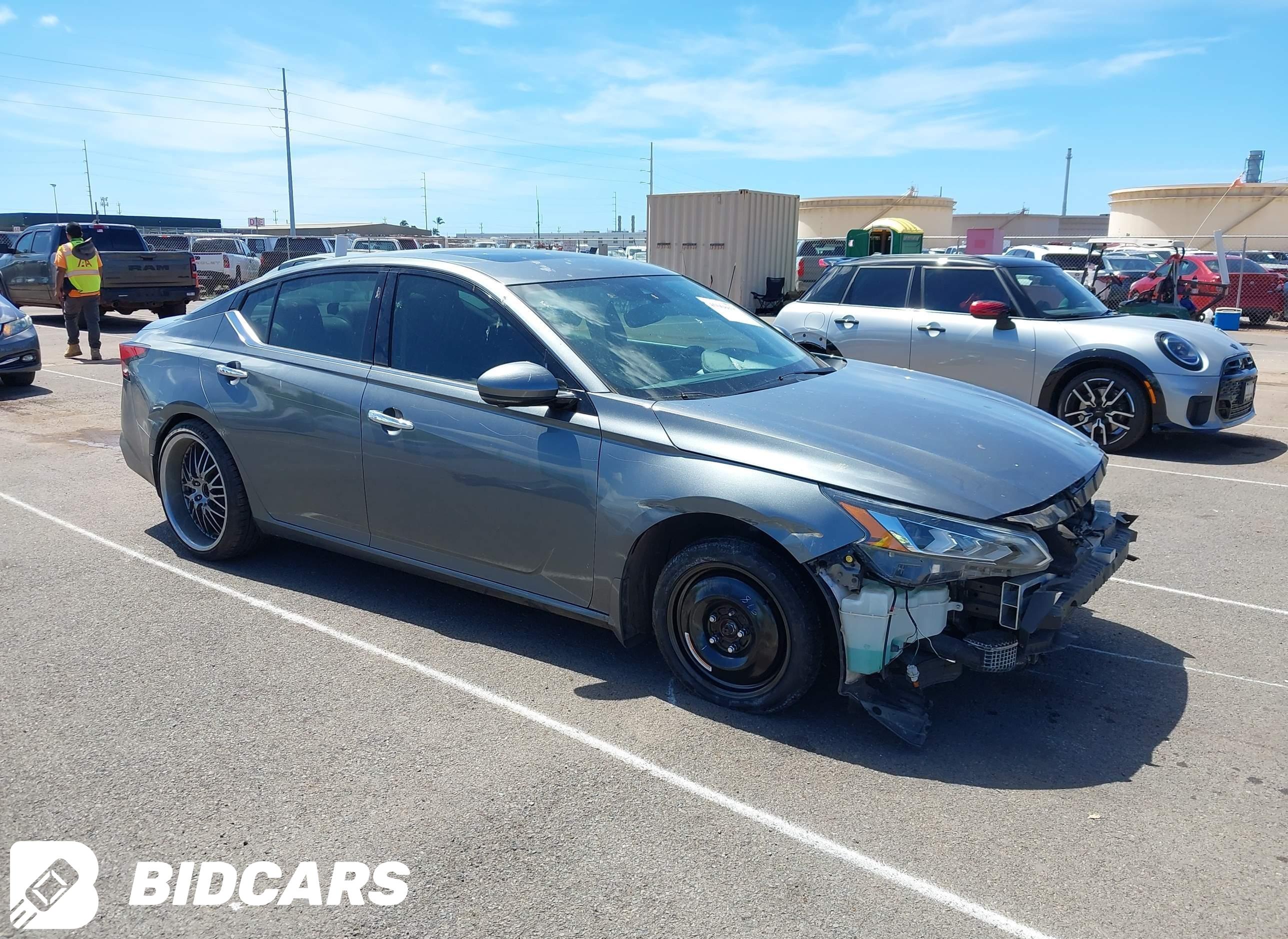 2020 Nissan Altima, Platinum...