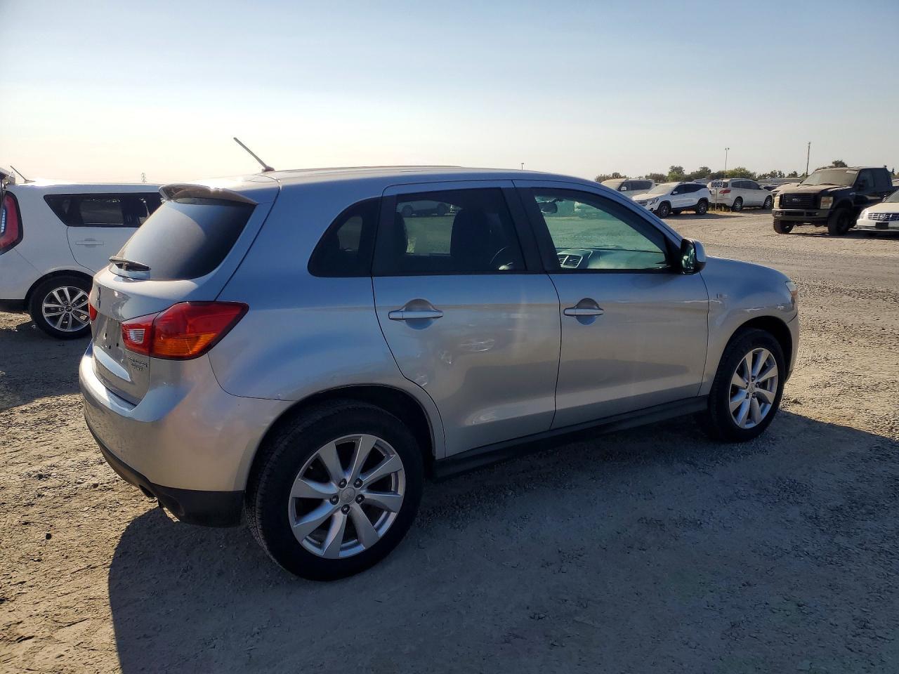 2015 Mitsubishi Outlander, ES