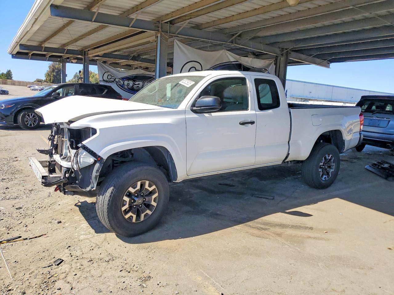 2016 Toyota Tacoma, SR