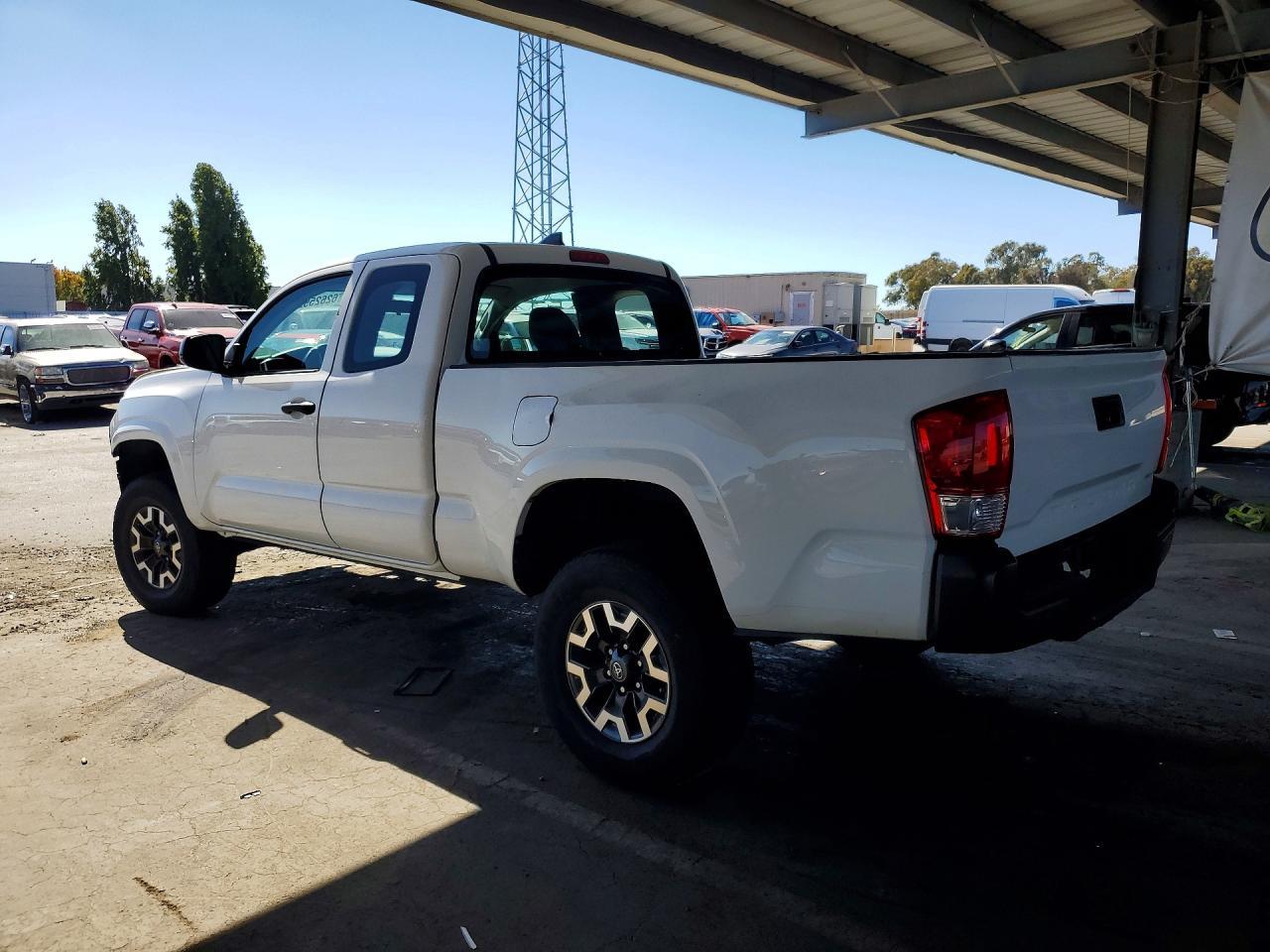 2016 Toyota Tacoma, SR