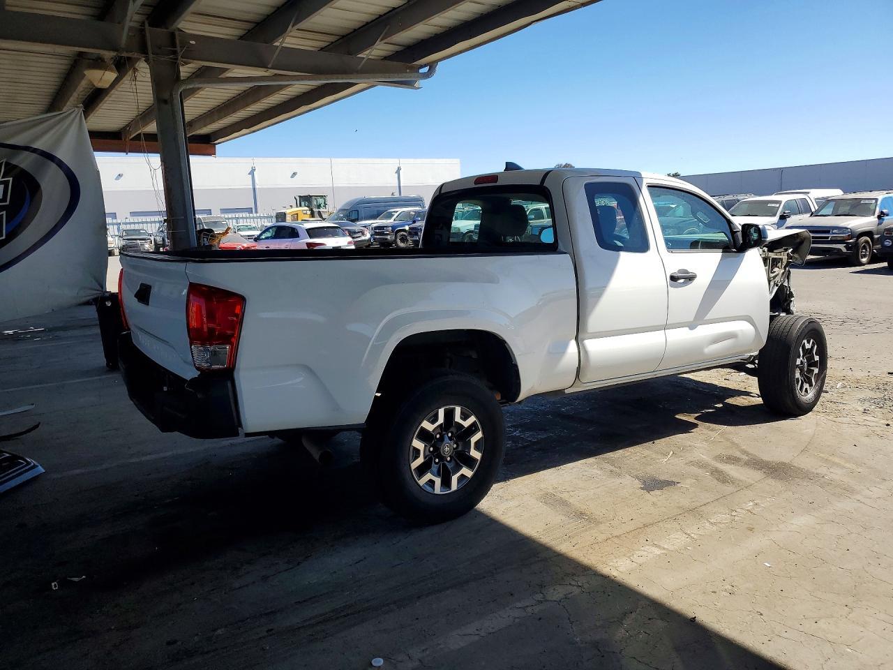 2016 Toyota Tacoma, SR