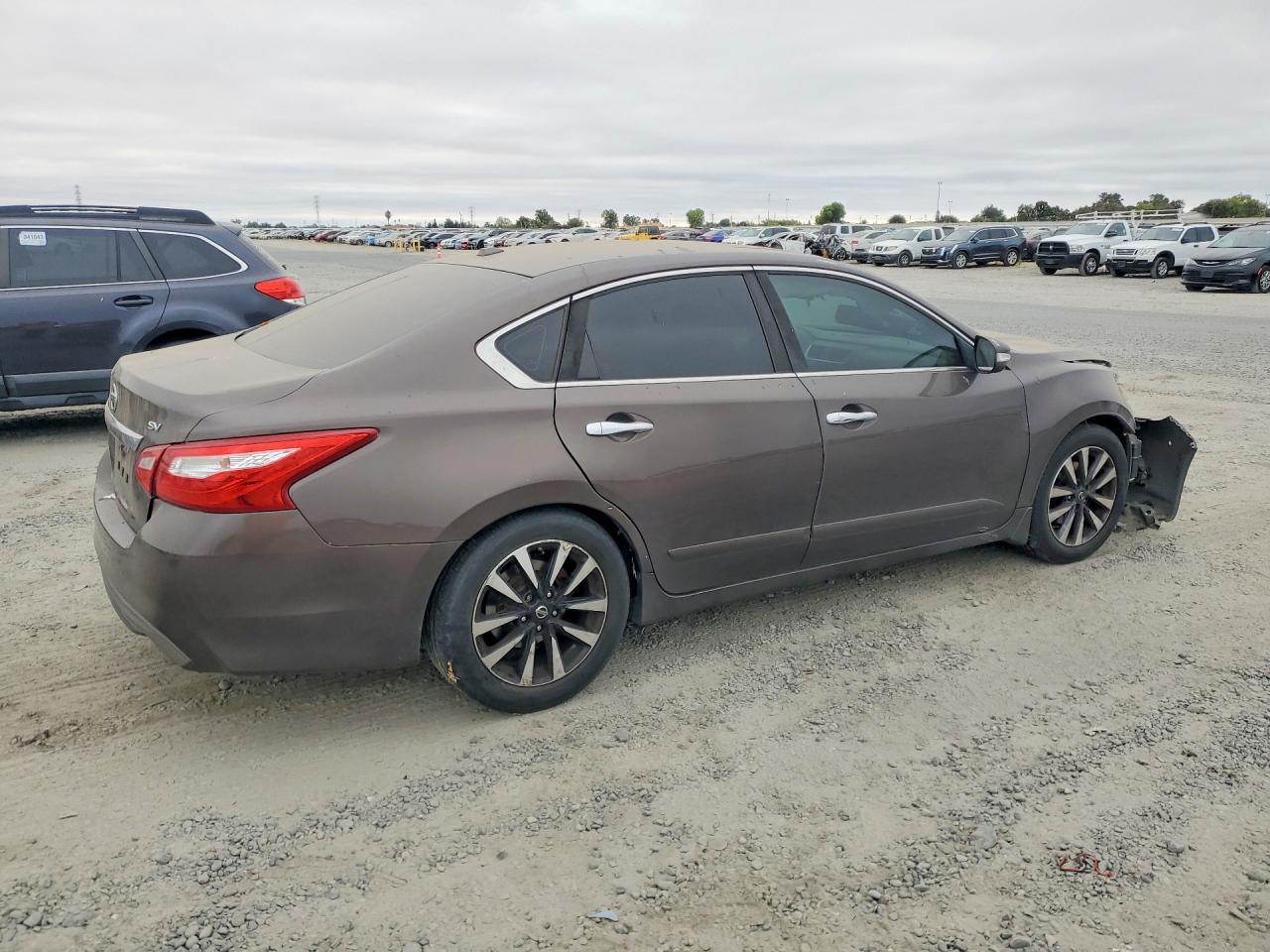 2016 Nissan Altima, 2.5 SV