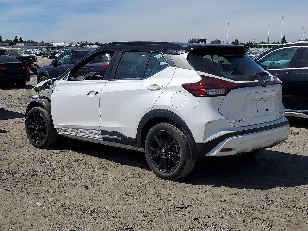 2023 Nissan Kicks, SR