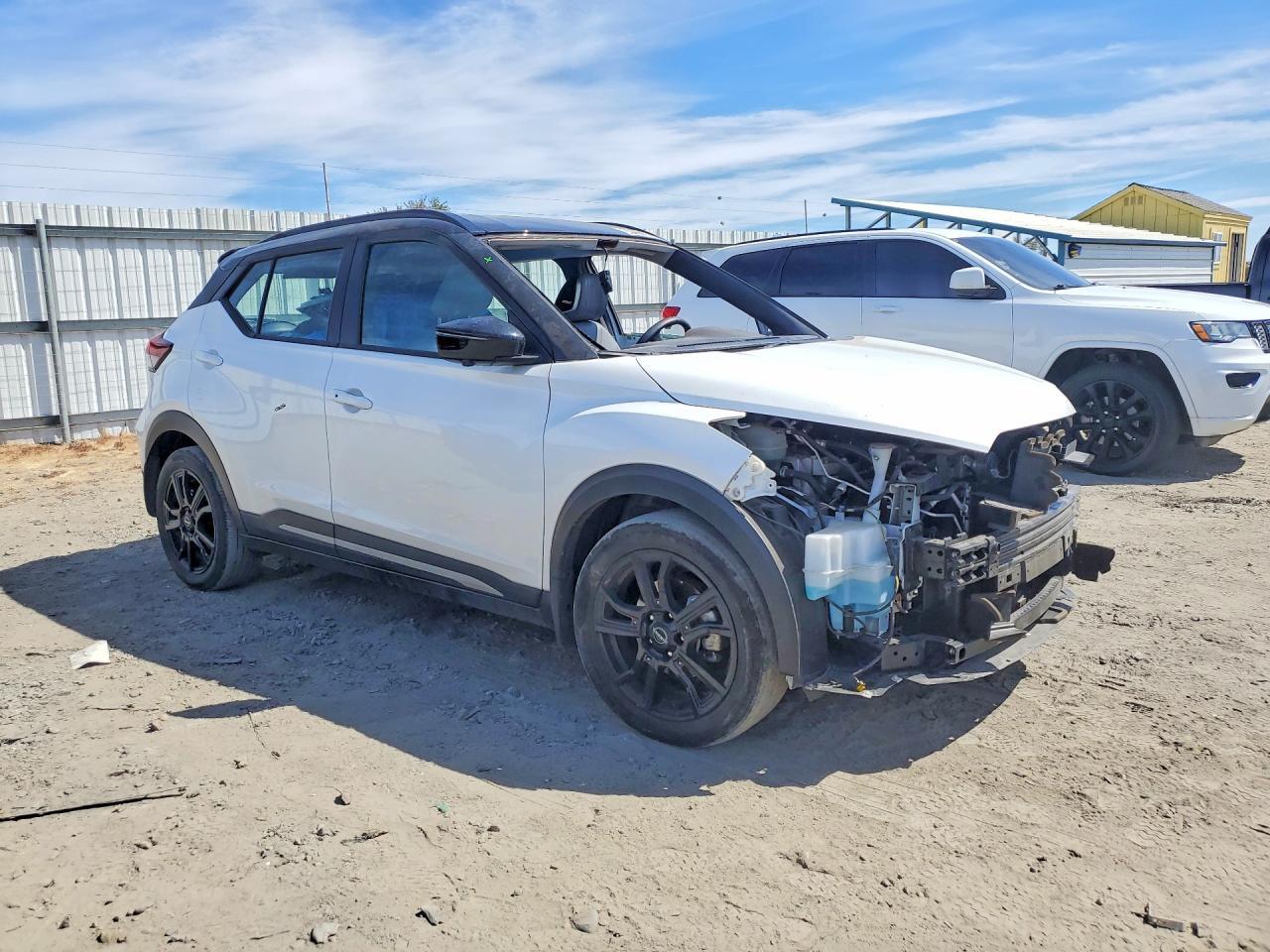 2023 Nissan Kicks, SR
