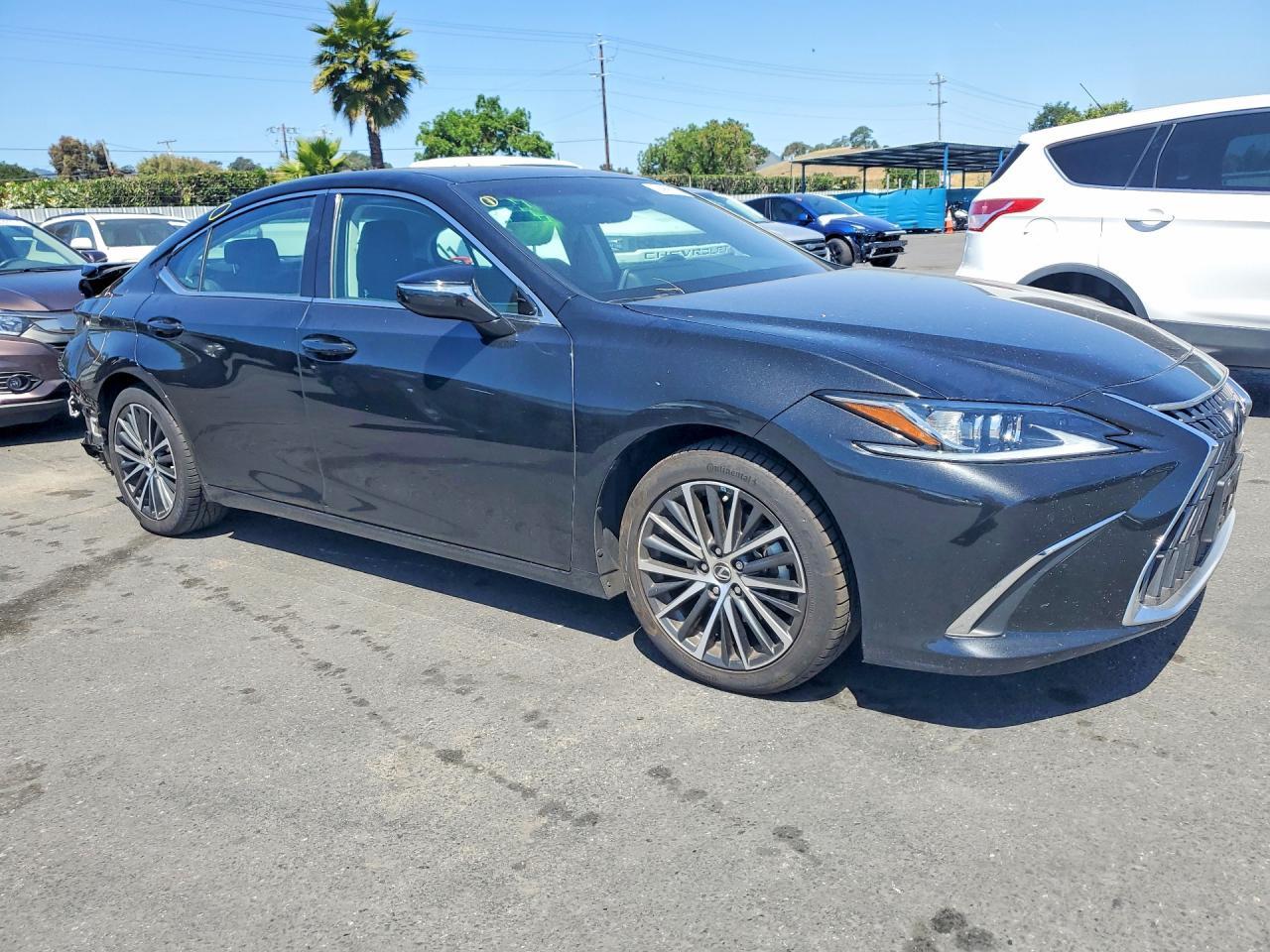 2022 Lexus ES, Base