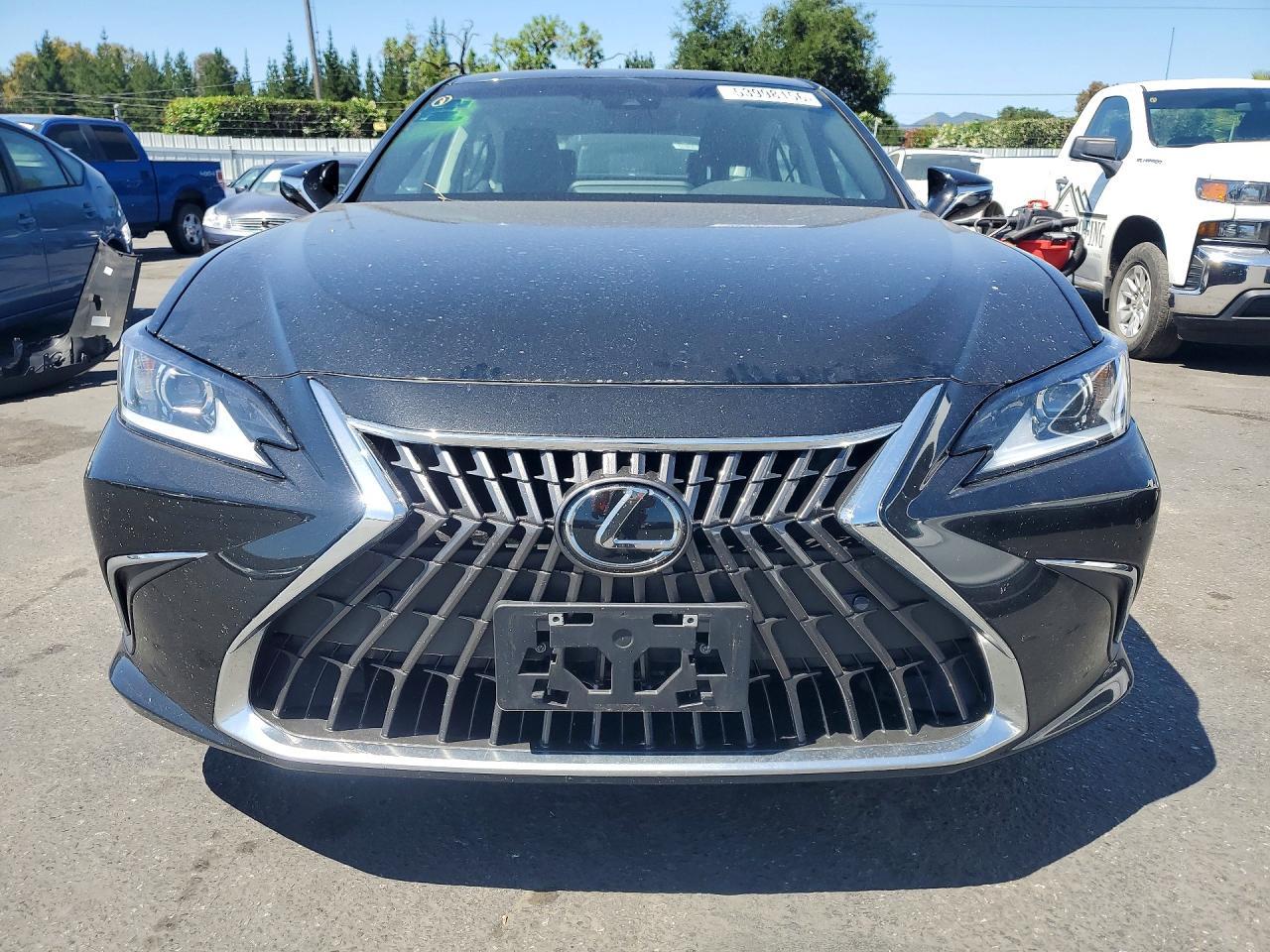 2022 Lexus ES, Base