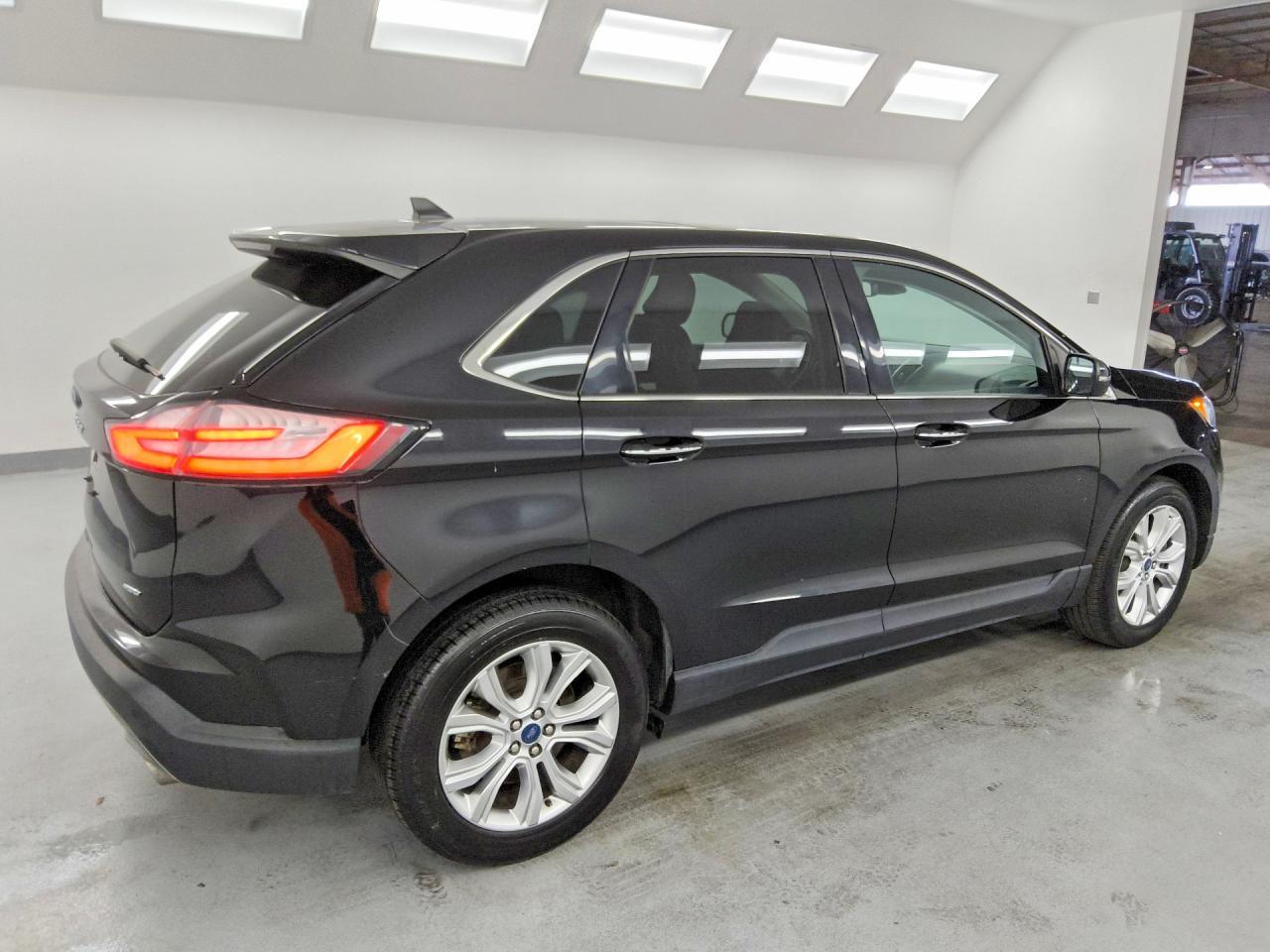 2022 Ford Edge, Titanium