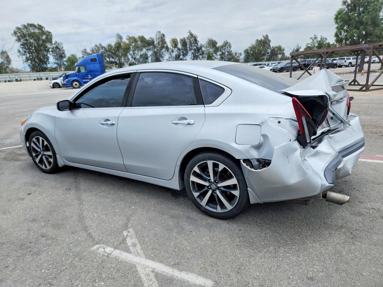 2017 Nissan Altima, 2.5 SR