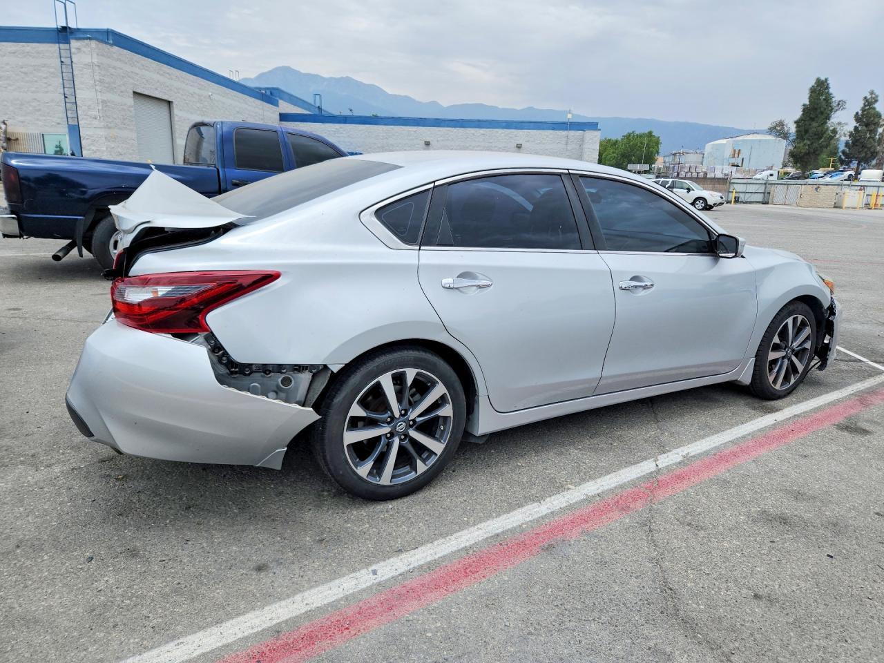 2017 Nissan Altima, 2.5 SR