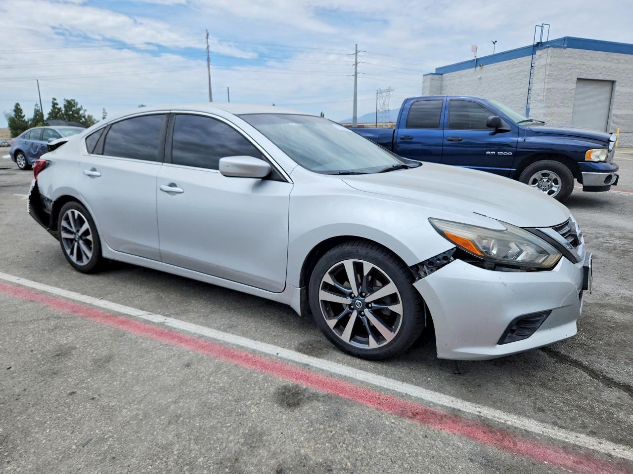 2017 Nissan Altima, 2.5 SR