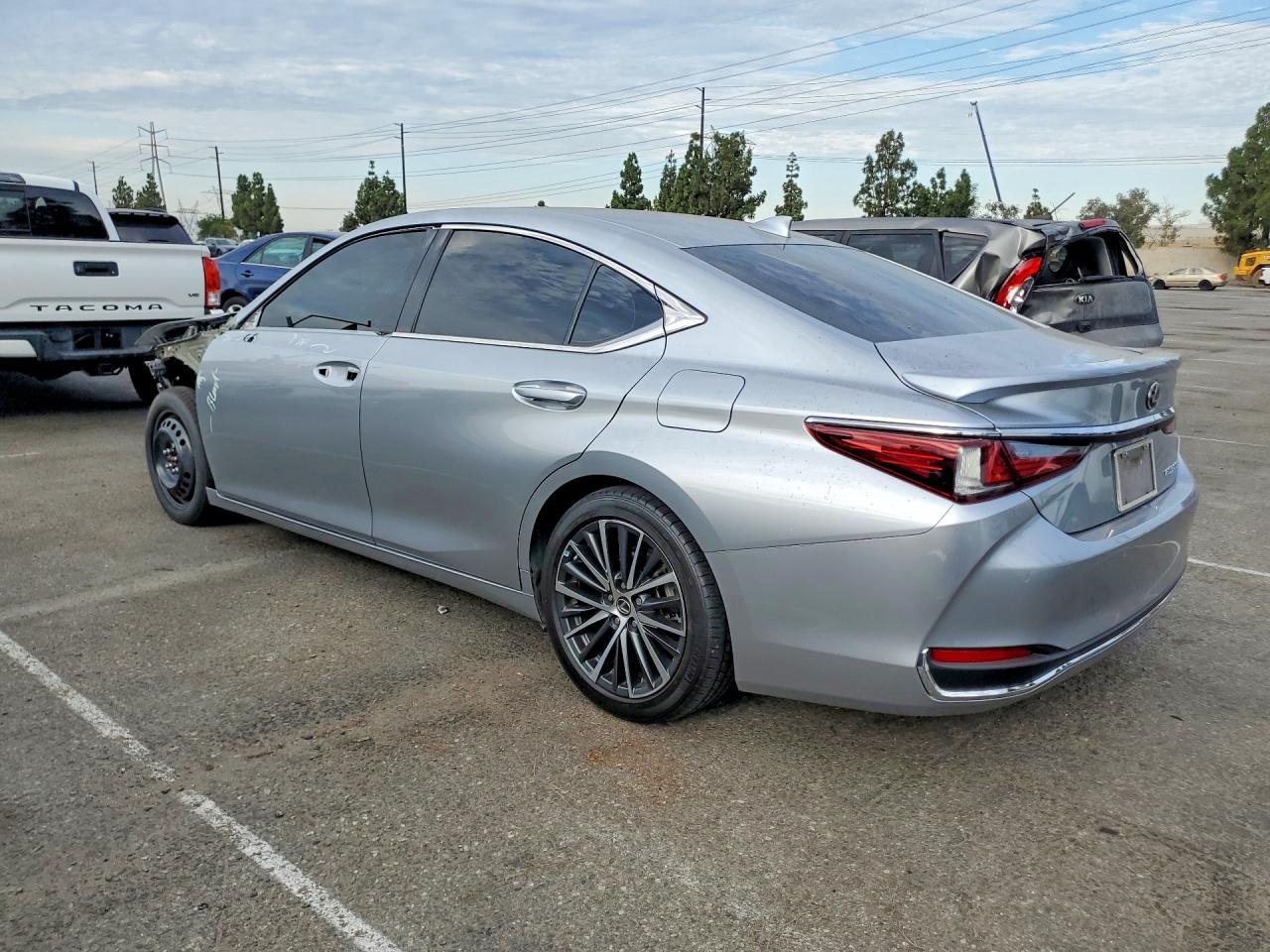 2023 Lexus ES, Base