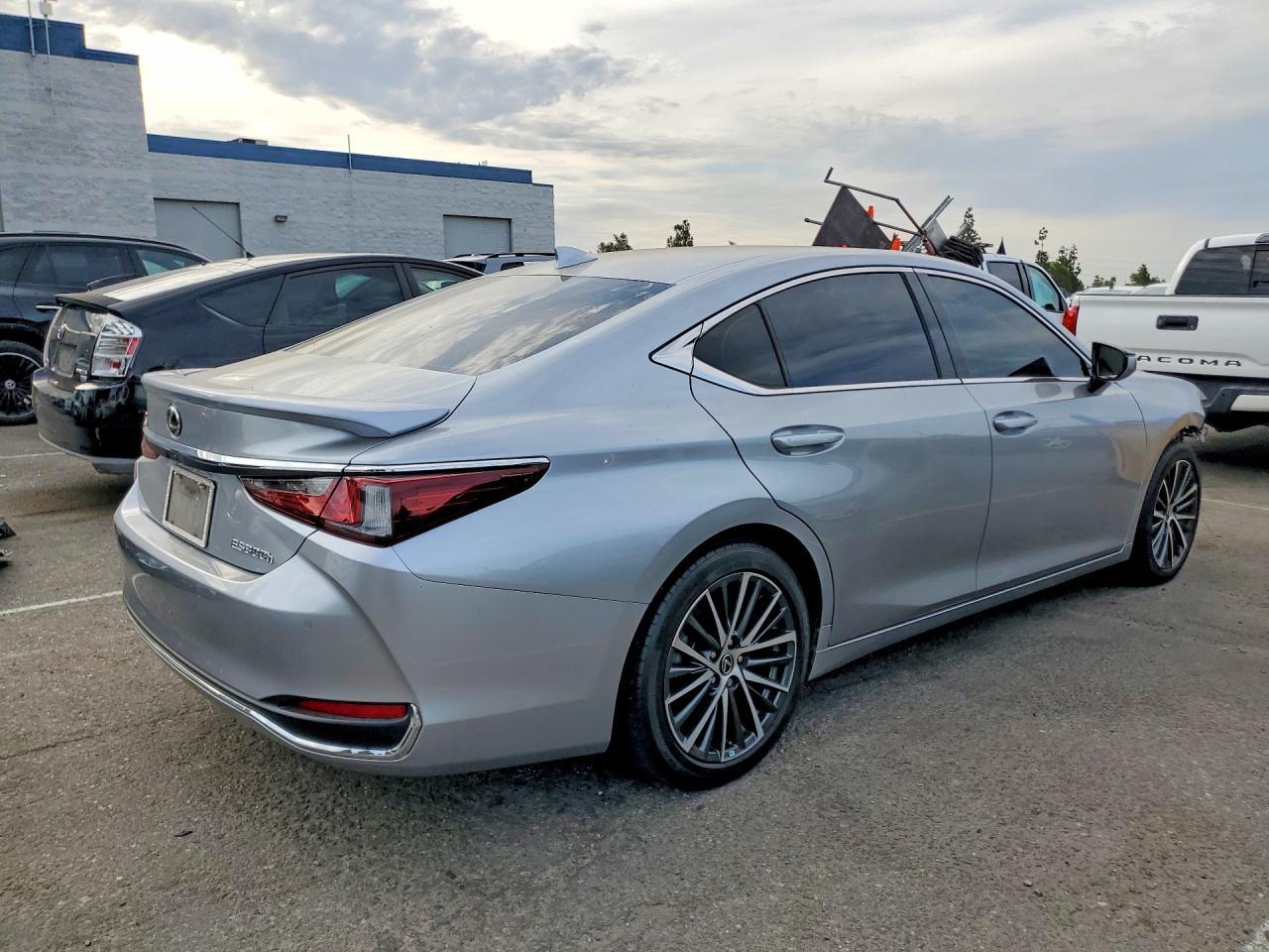 2023 Lexus ES, Base