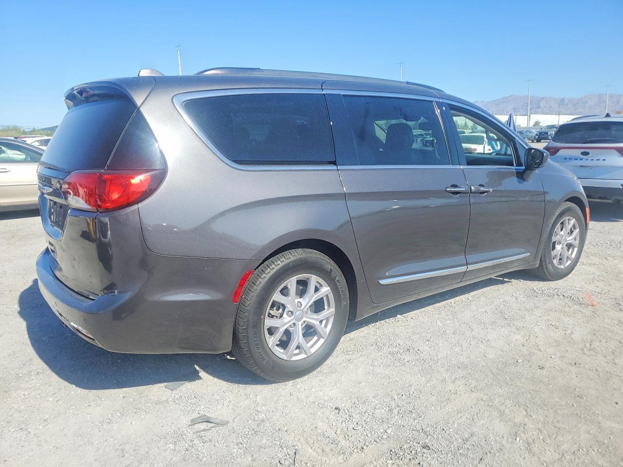 2017 Chrysler Pacifica, Touri...