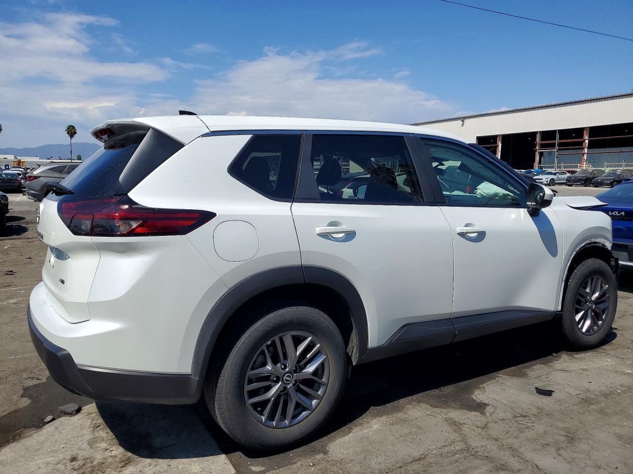 2026 Nissan Rogue, SV