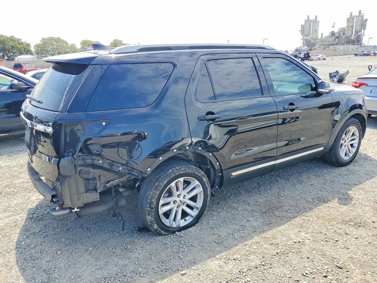 2017 Ford Explorer, Xlt