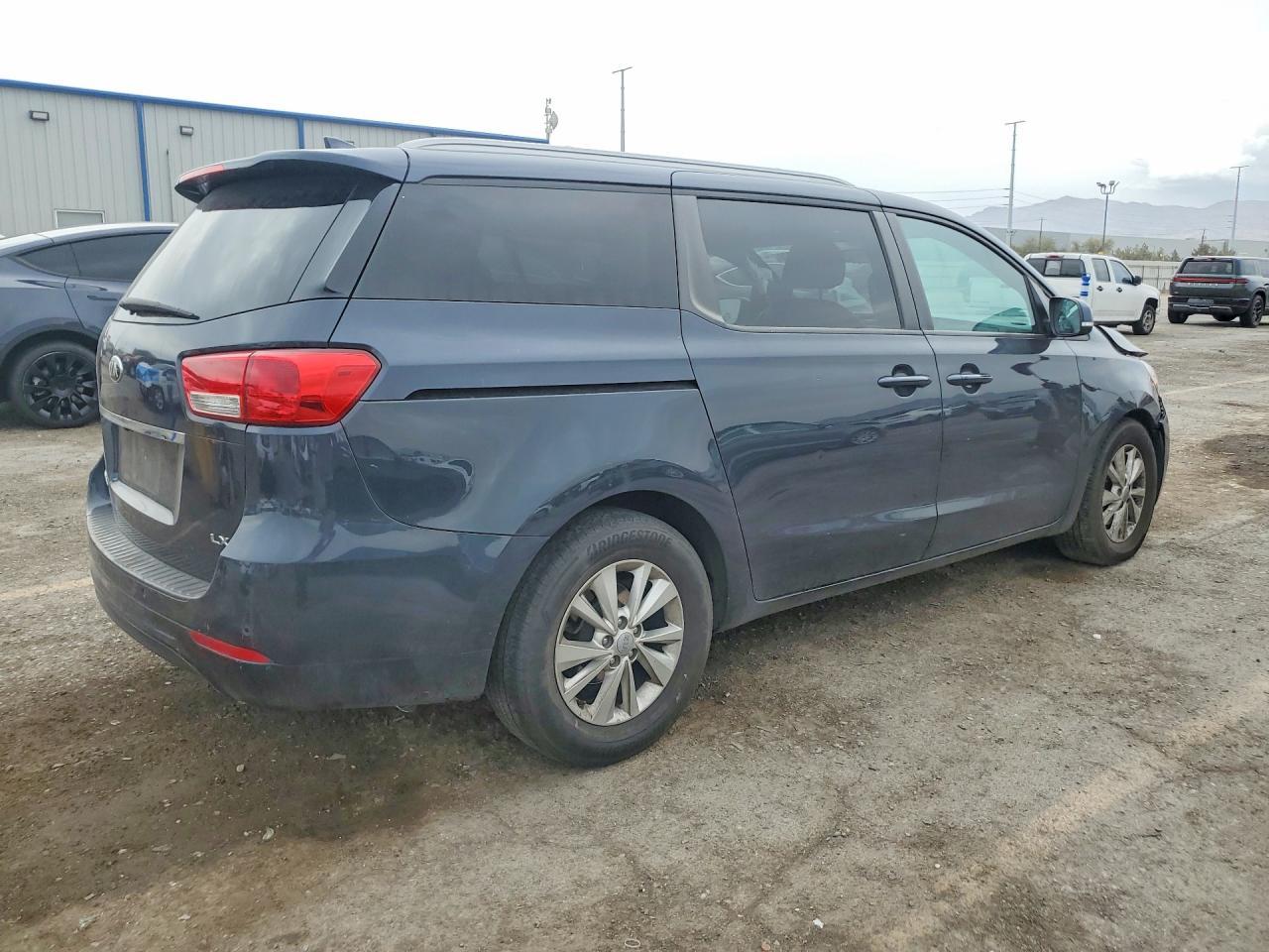 2017 KIA Sedona, LX