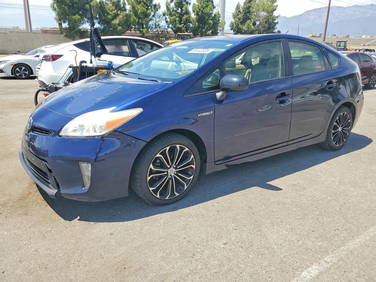 2015 Toyota Prius, Two