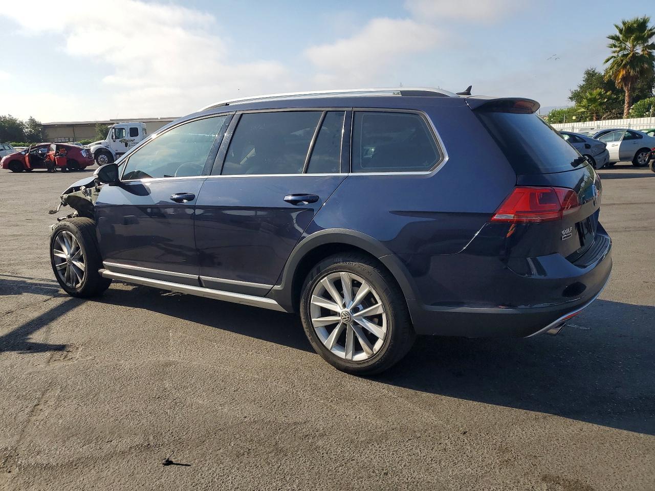2017 Volkswagen Golf, S