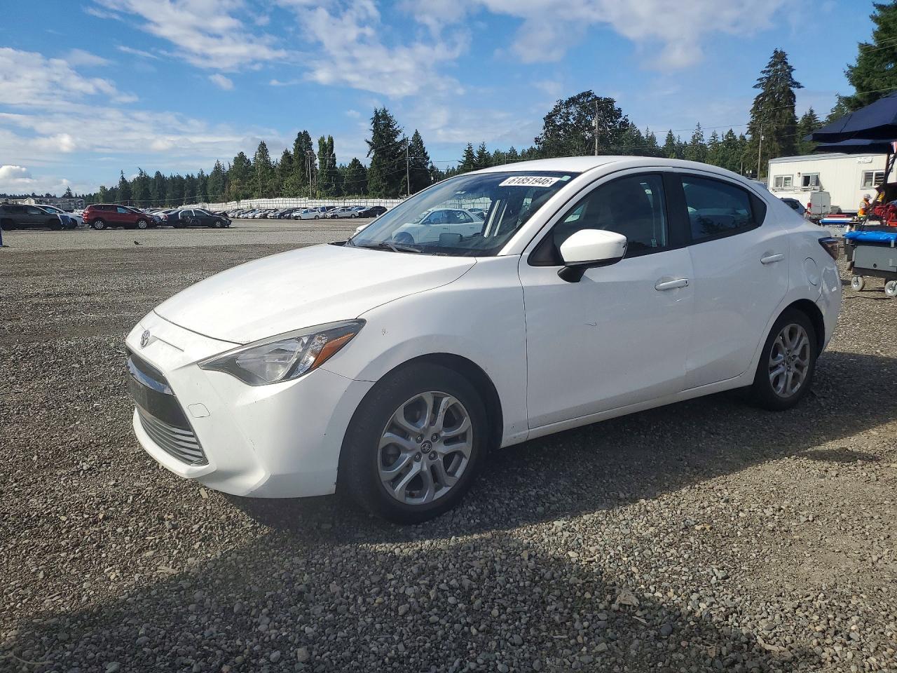 2017 Toyota Yaris, Base