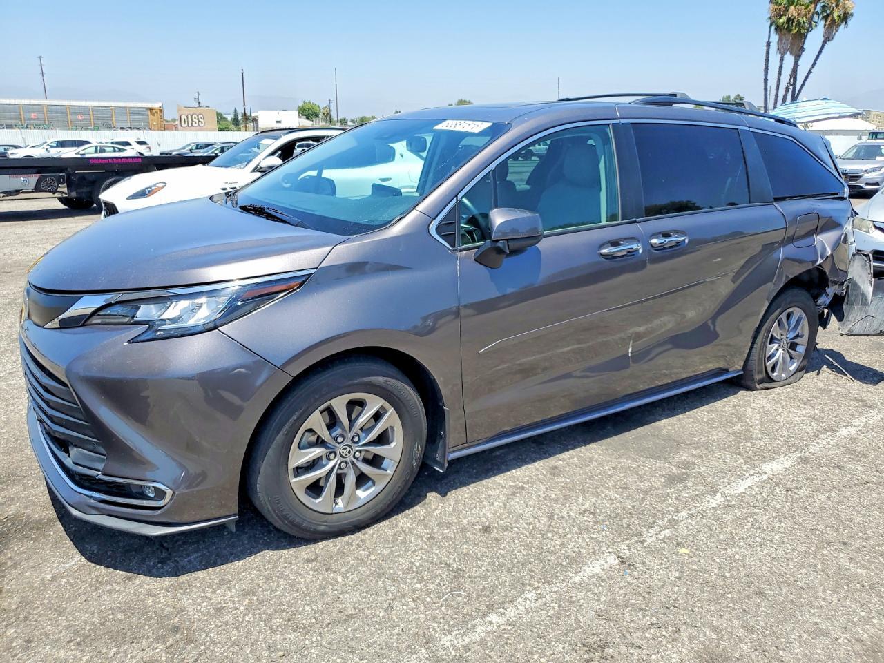 2022 Toyota Sienna, Xle