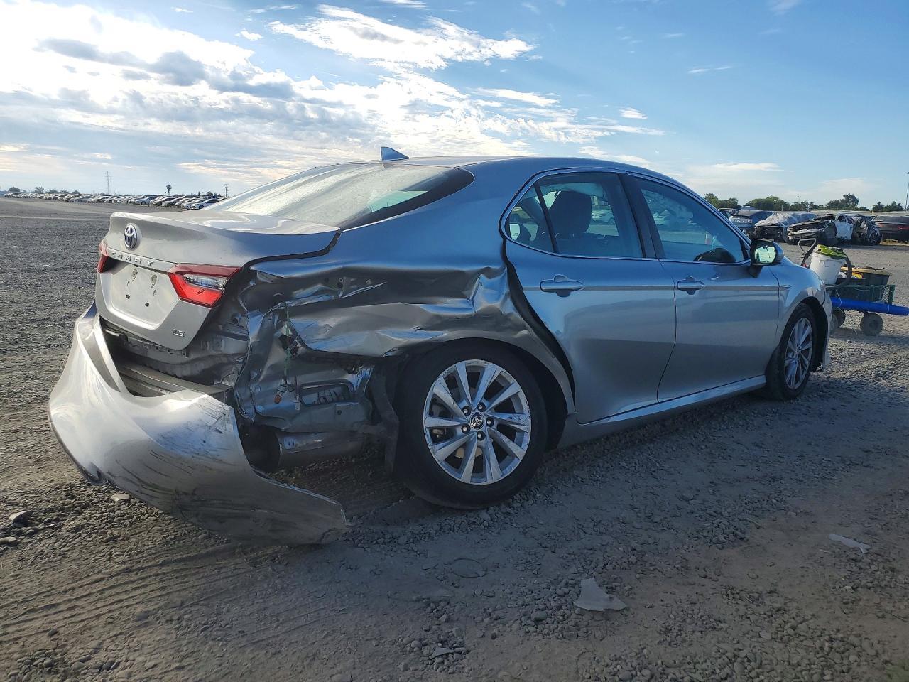 2022 Toyota Camry, LE