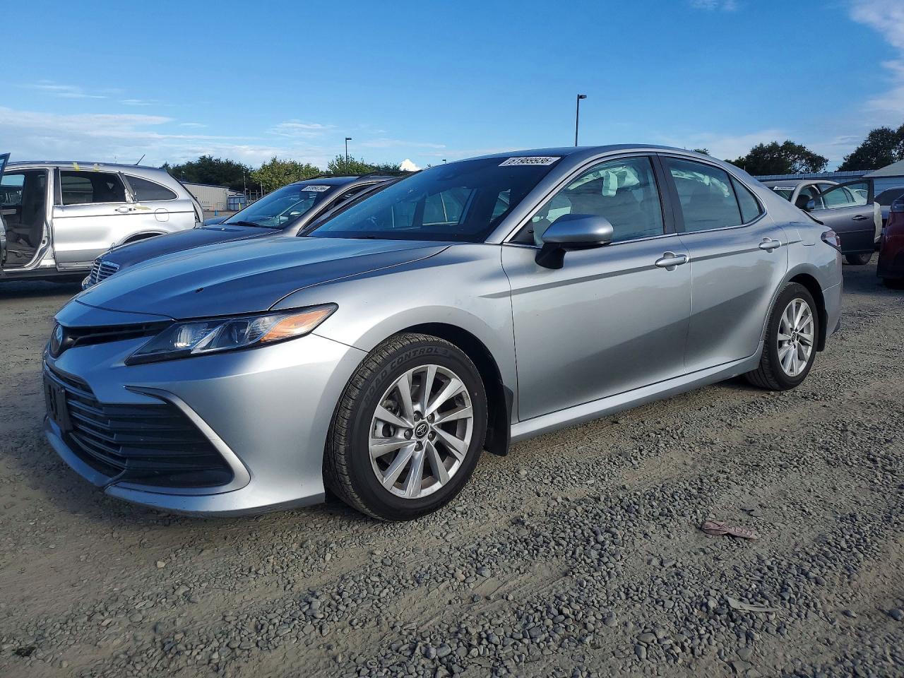 2022 Toyota Camry, LE