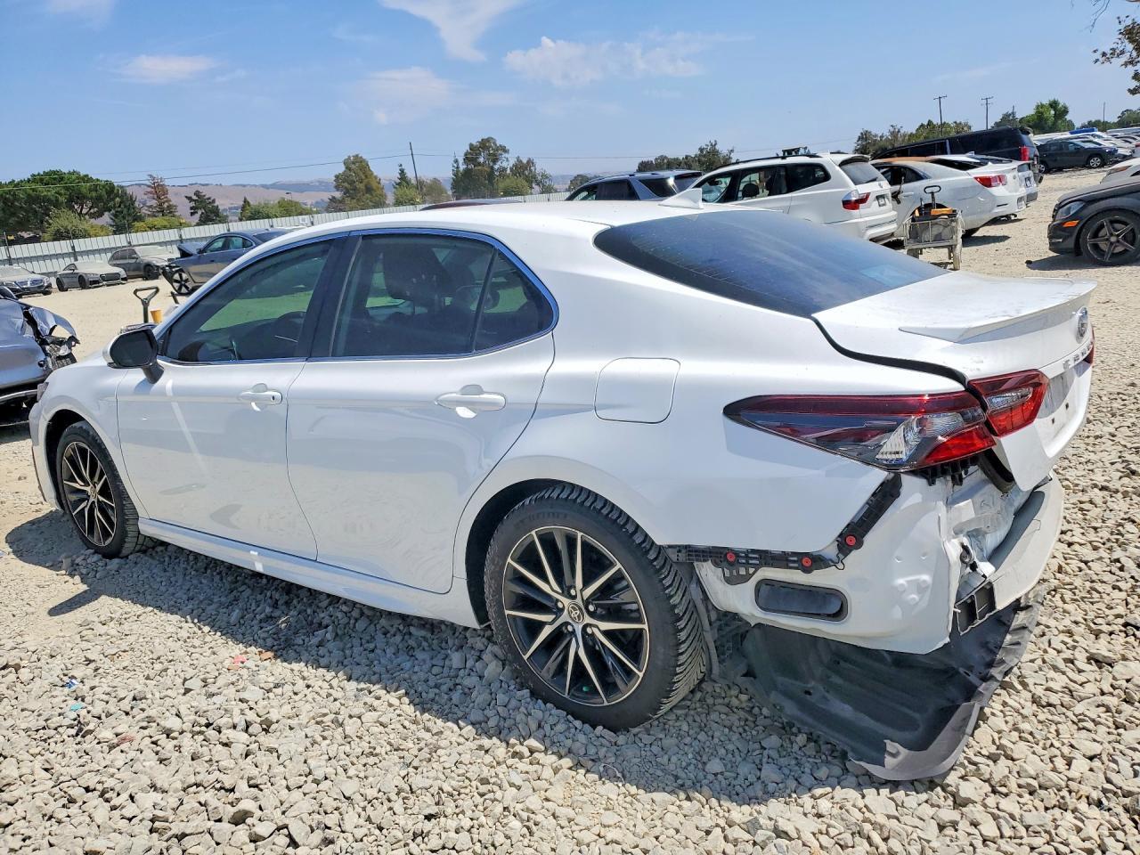 2022 Toyota Camry, SE