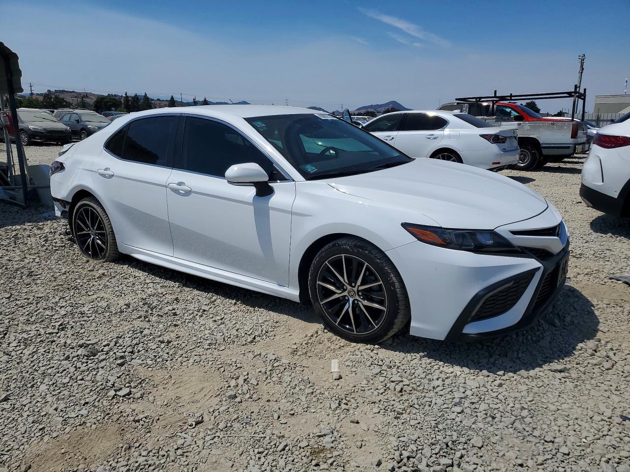 2022 Toyota Camry, SE