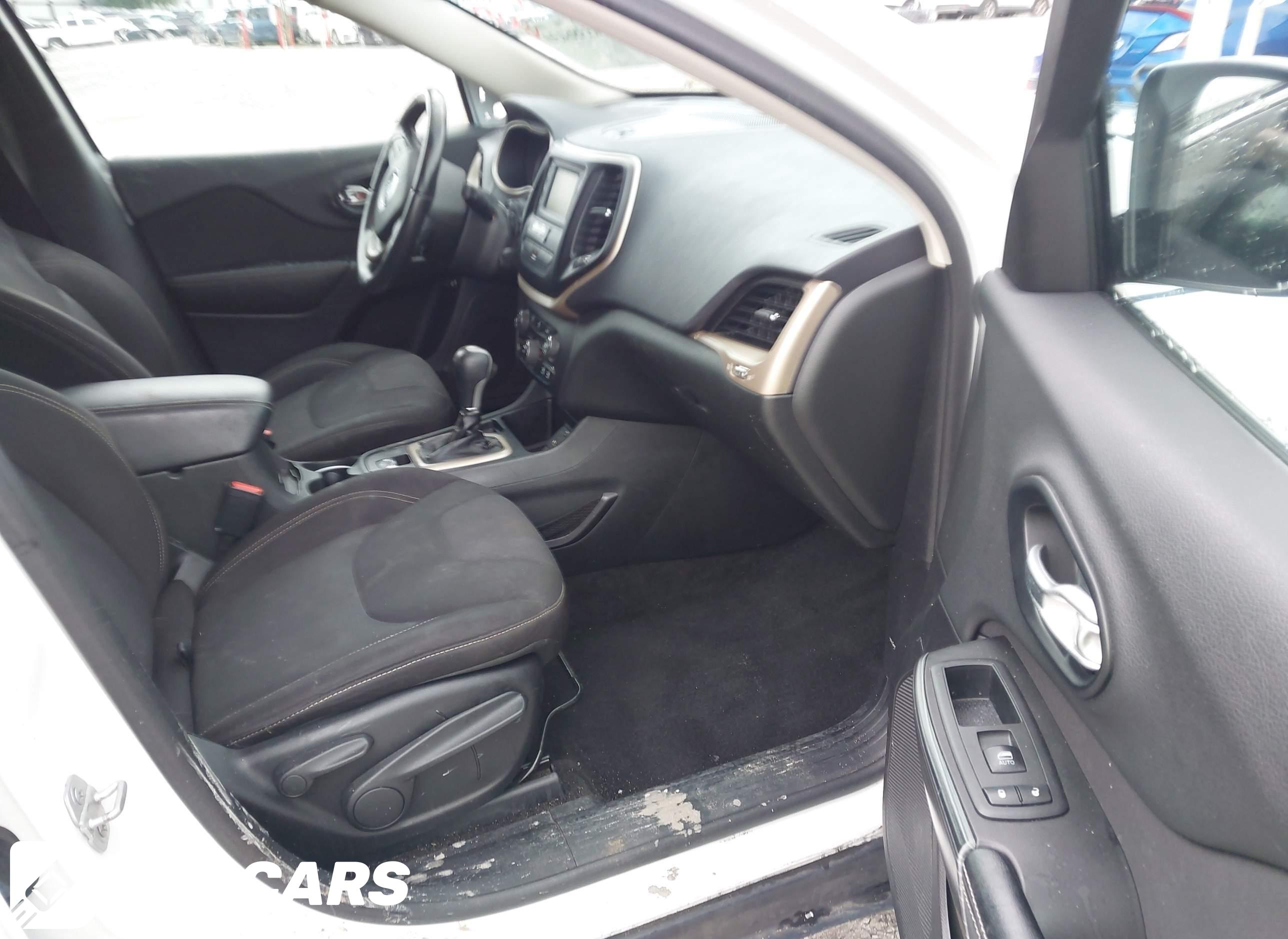 2015 Jeep Cherokee, Latitude