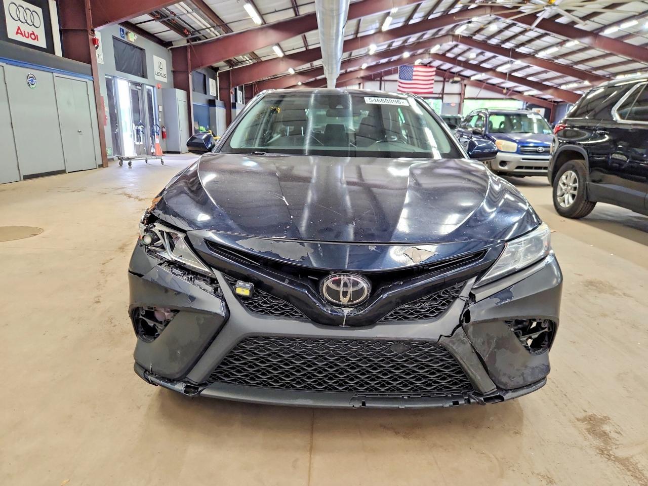 2020 Toyota Camry, SE