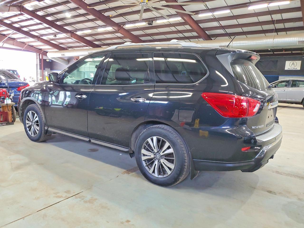 2017 Nissan Pathfinder, SL