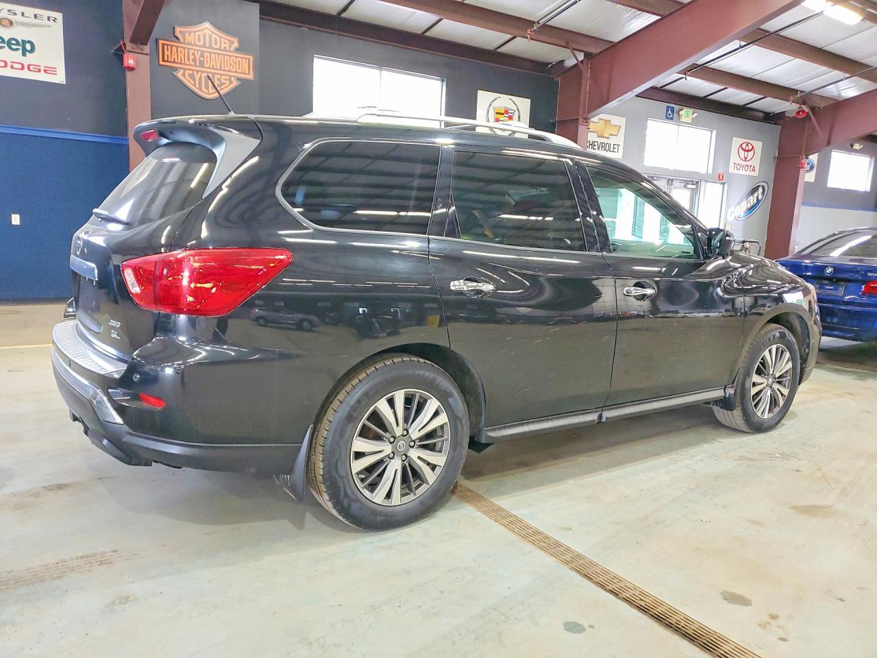 2017 Nissan Pathfinder, SL