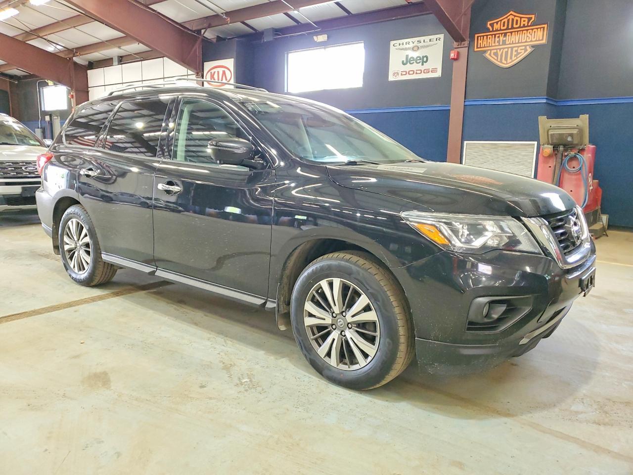 2017 Nissan Pathfinder, SL