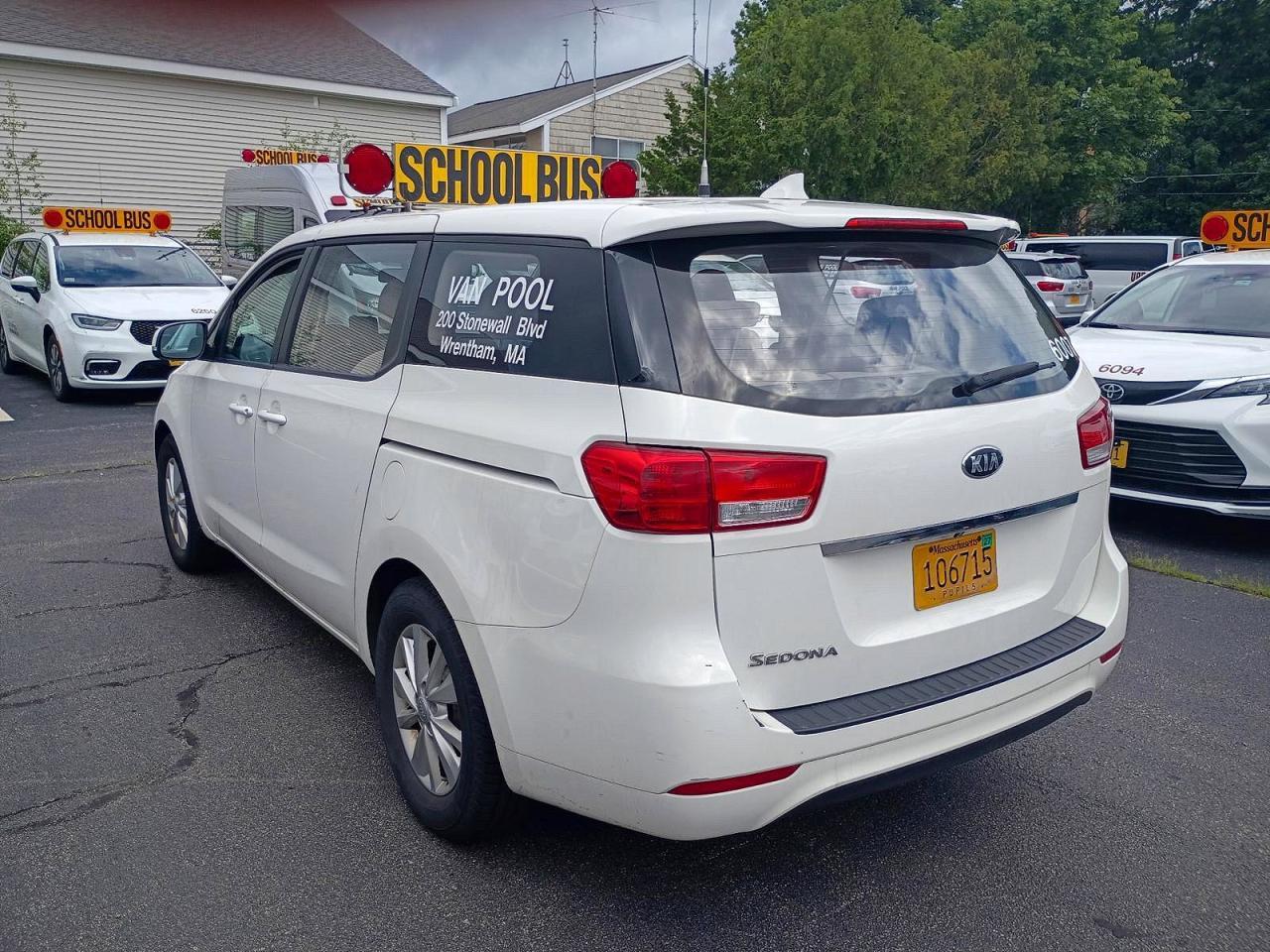 2017 KIA Sedona, L