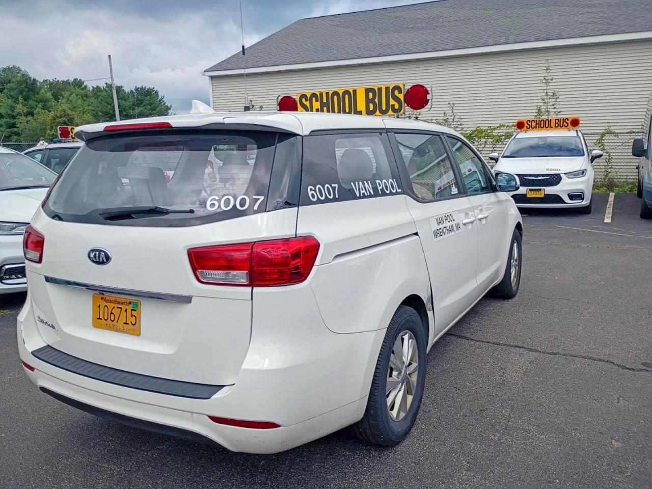 2017 KIA Sedona, L