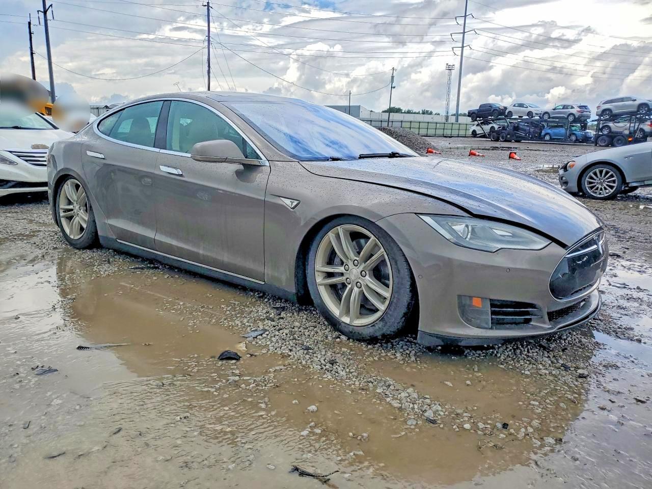 2015 Tesla MODEL S