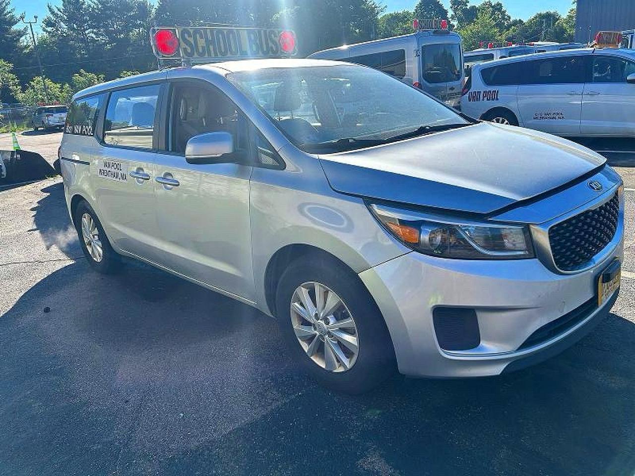 2017 KIA Sedona, L