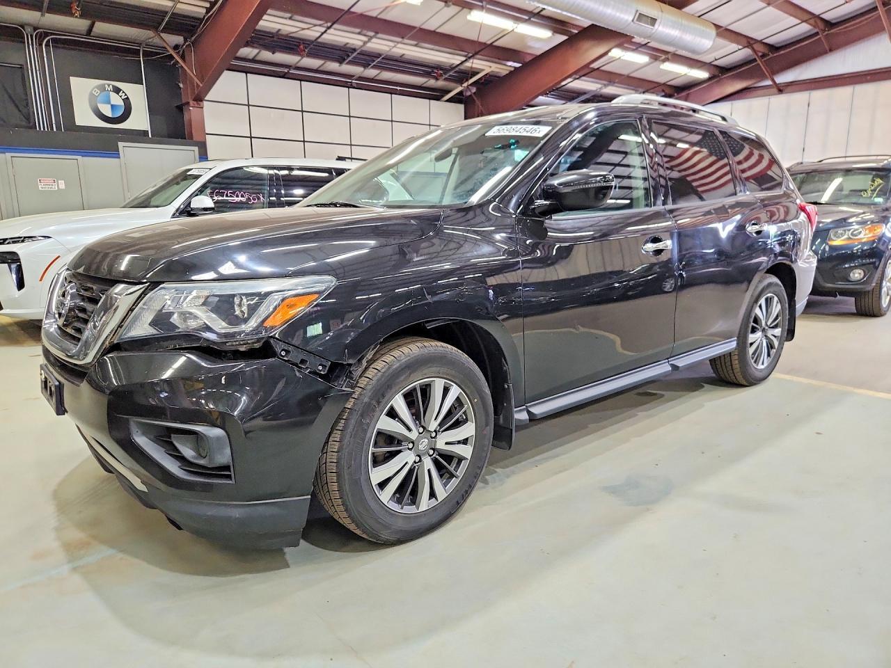 2017 Nissan Pathfinder, S
