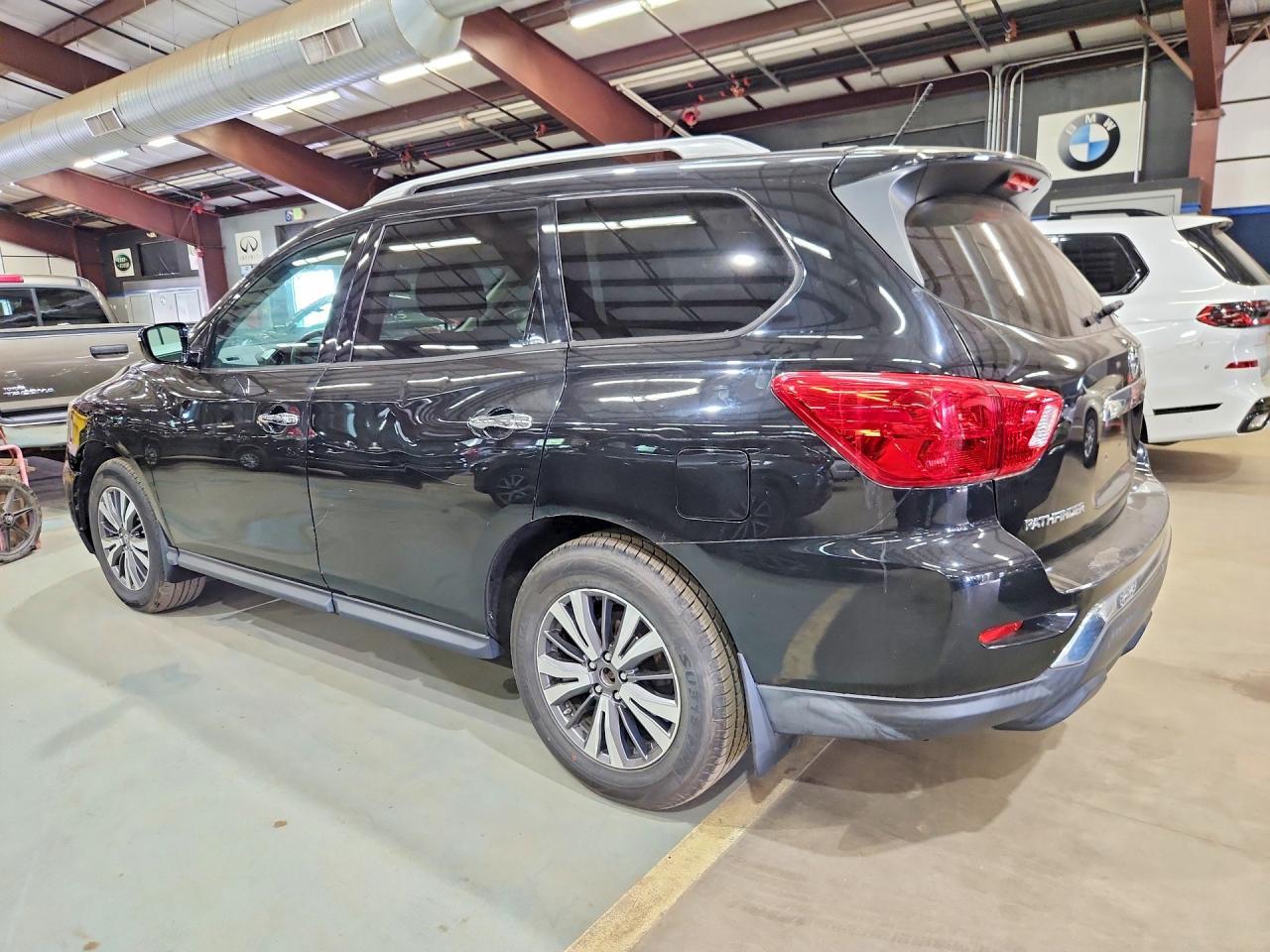2017 Nissan Pathfinder, S