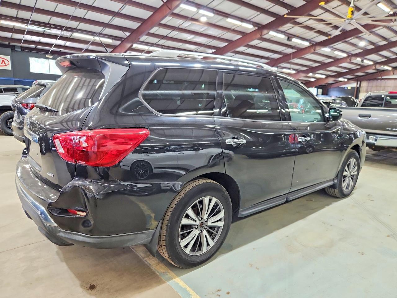 2017 Nissan Pathfinder, S