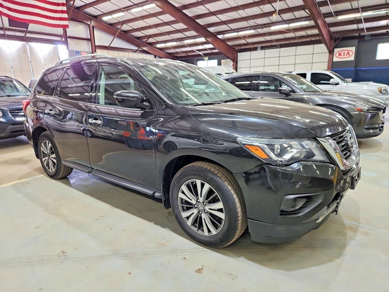 2017 Nissan Pathfinder, S