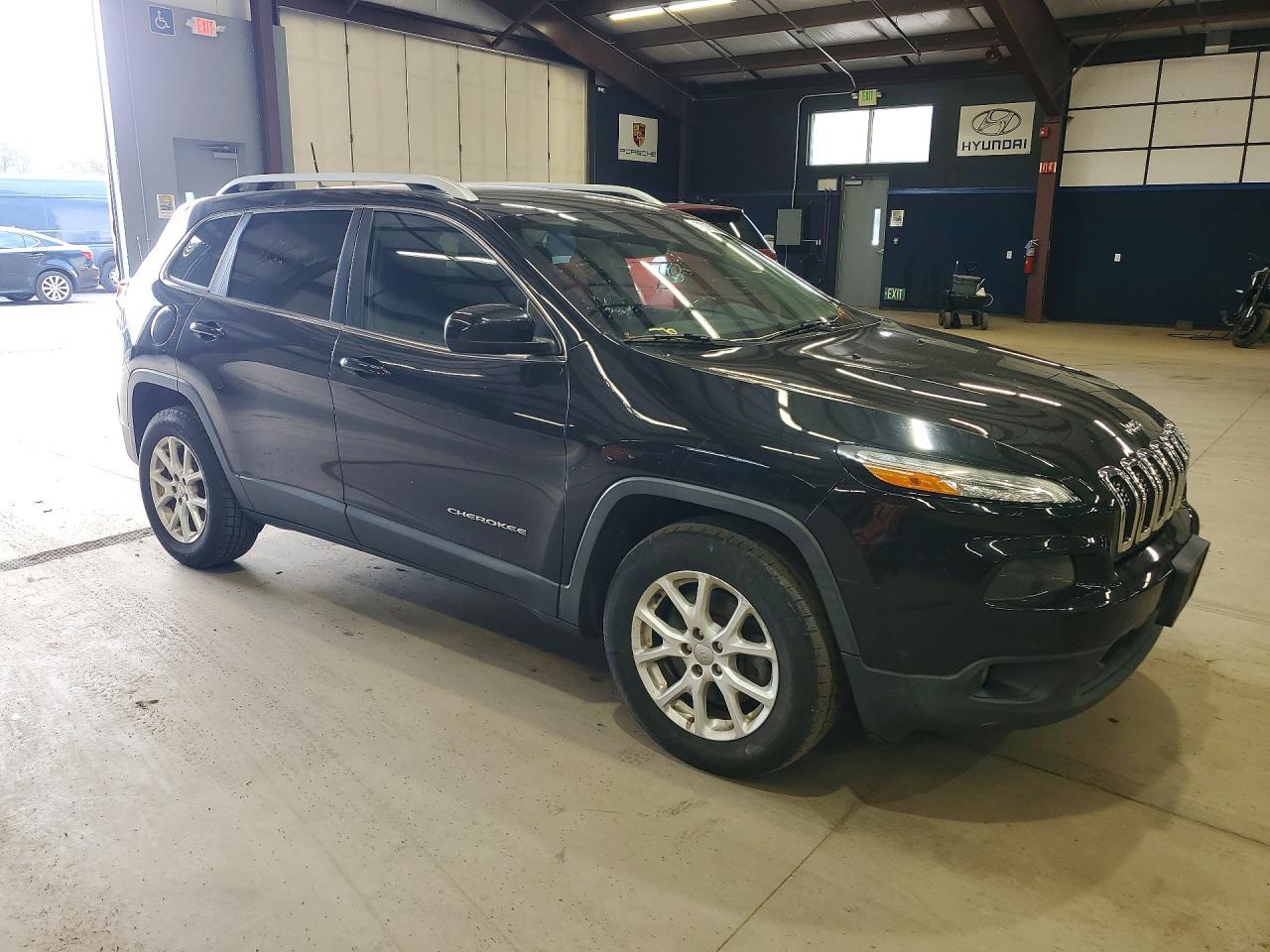 2015 Jeep Cherokee, Latitude