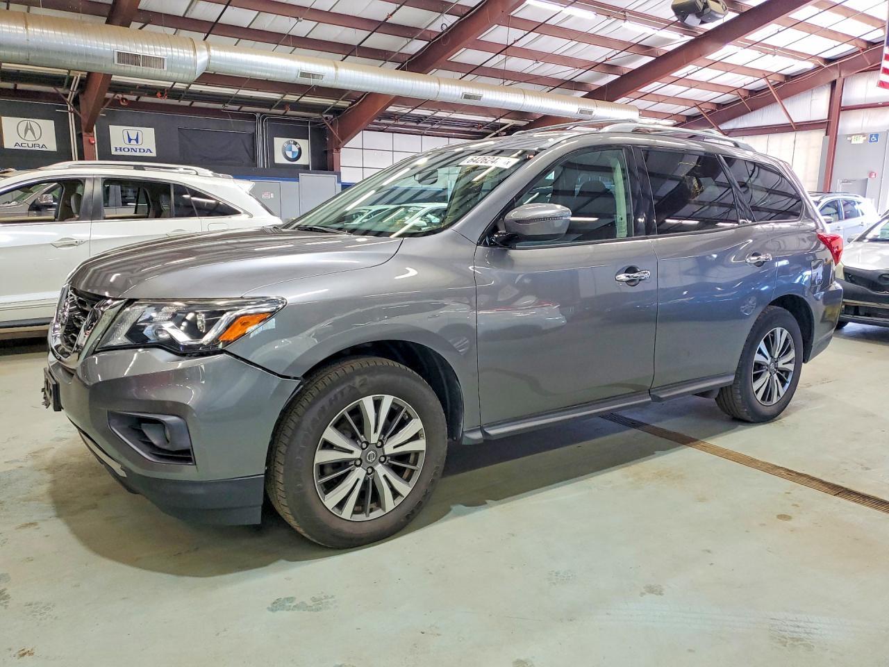 2018 Nissan Pathfinder, SV
