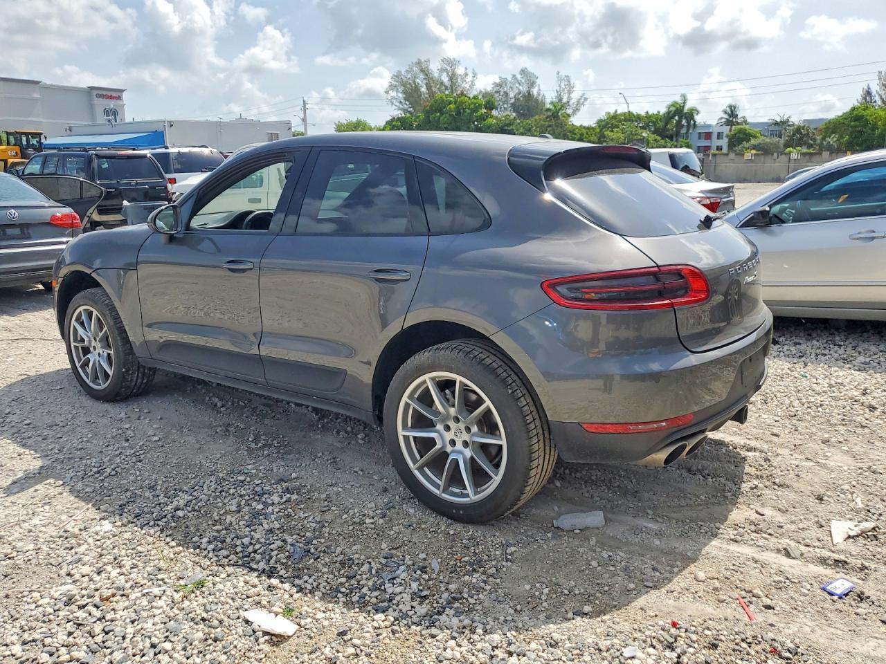 2016 Porsche Macan, S